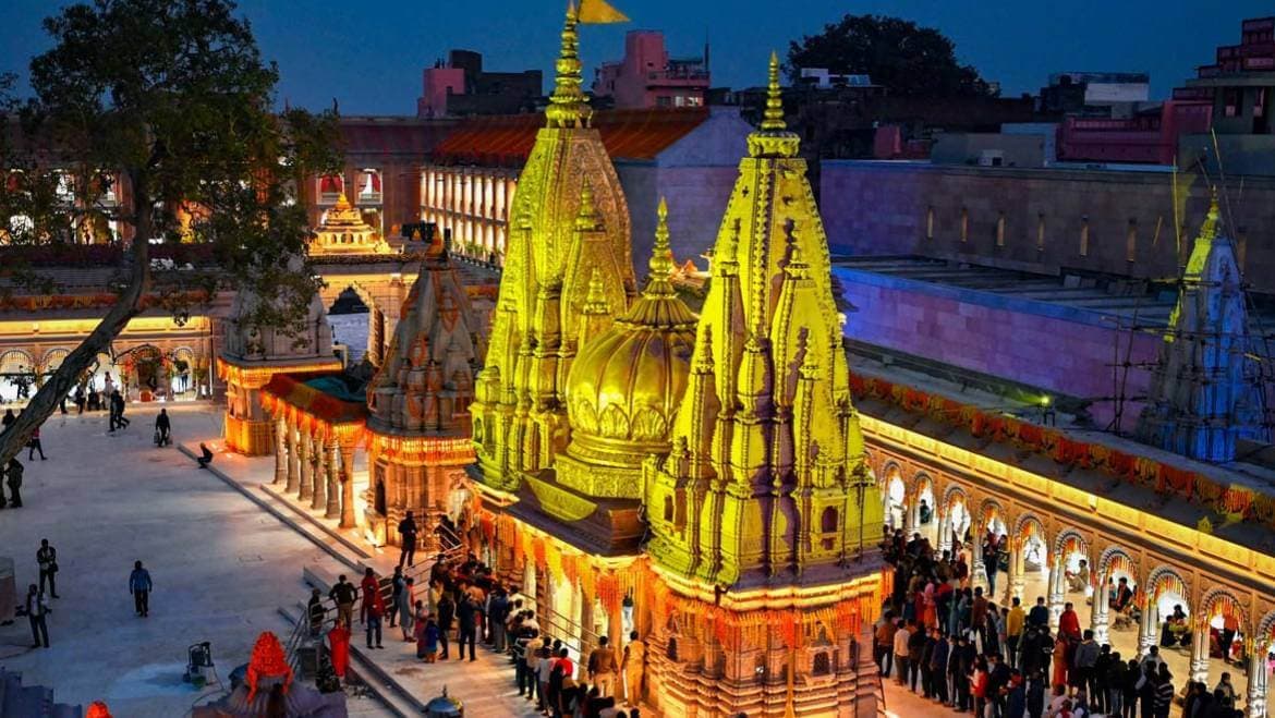 a day in varanasi: visiting shri kashi vishwanath temple and the ghats